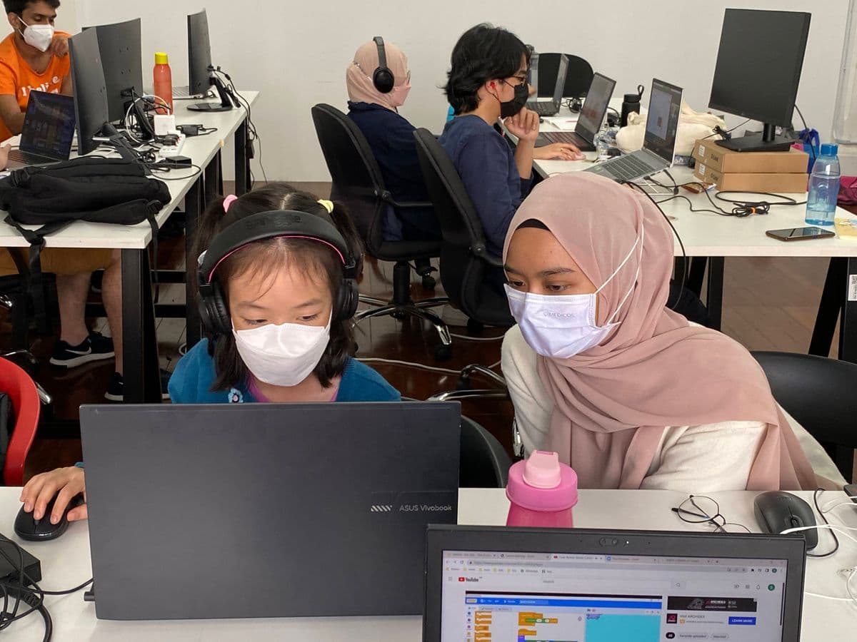 Program Foundation 1 – Foundation of Creative Computing - Master computational thinking and Scratch programming through interactive projects