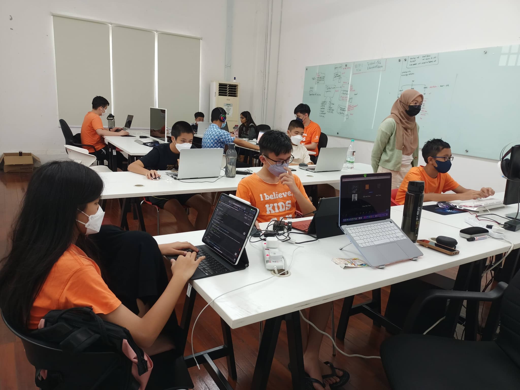 Program W3 – Server-Side Development & Authentication - Master back-end development with Node.js, Svelte, and SvelteKit