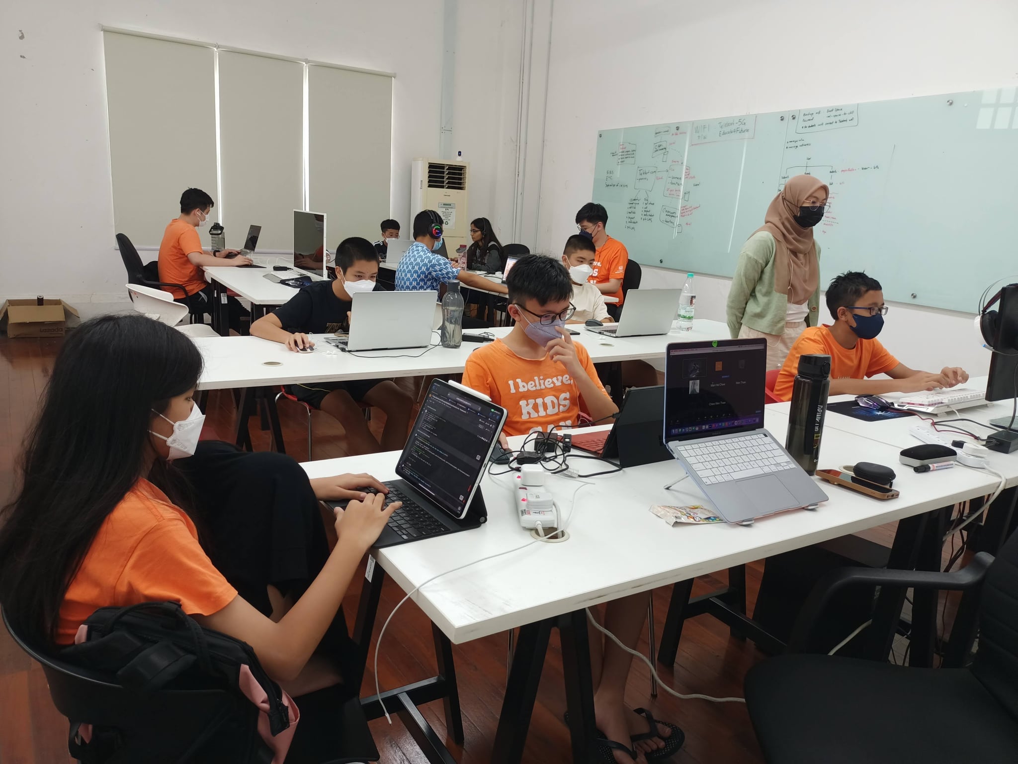 Program W3 – Server-Side Development & Authentication - Master back-end development with Node.js, Svelte, and SvelteKit